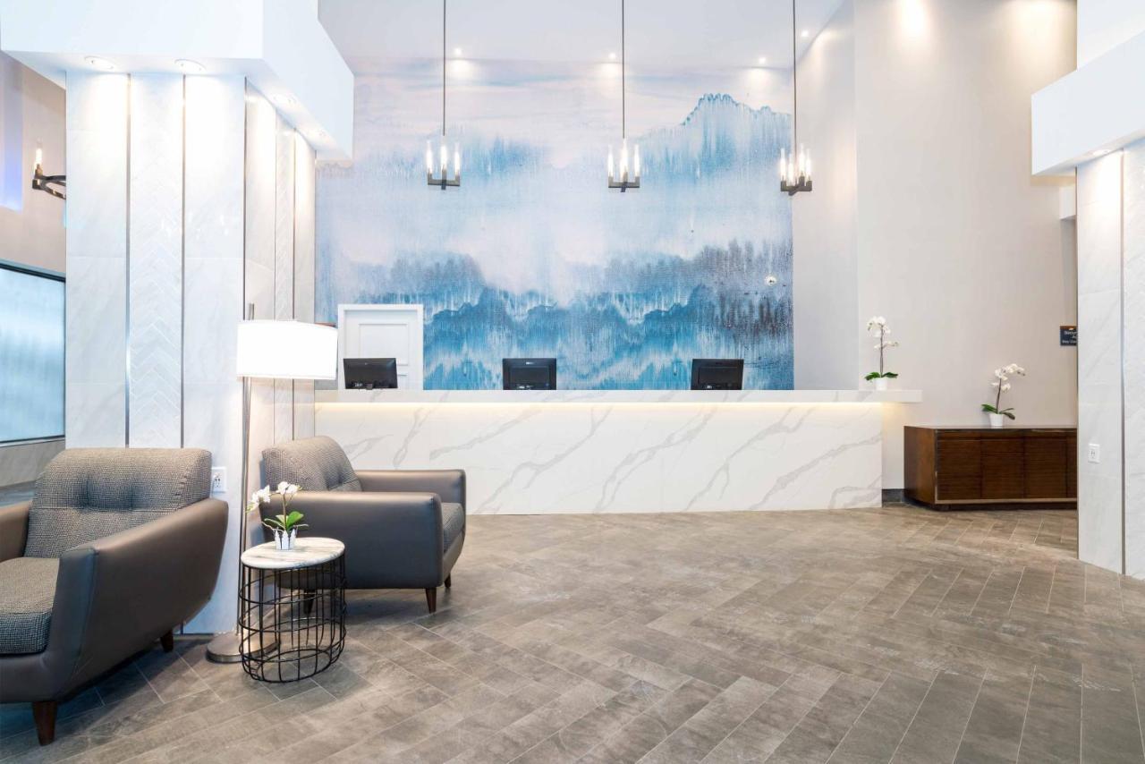 Sandman Signature Calgary Downtown Hotel Bagian luar foto