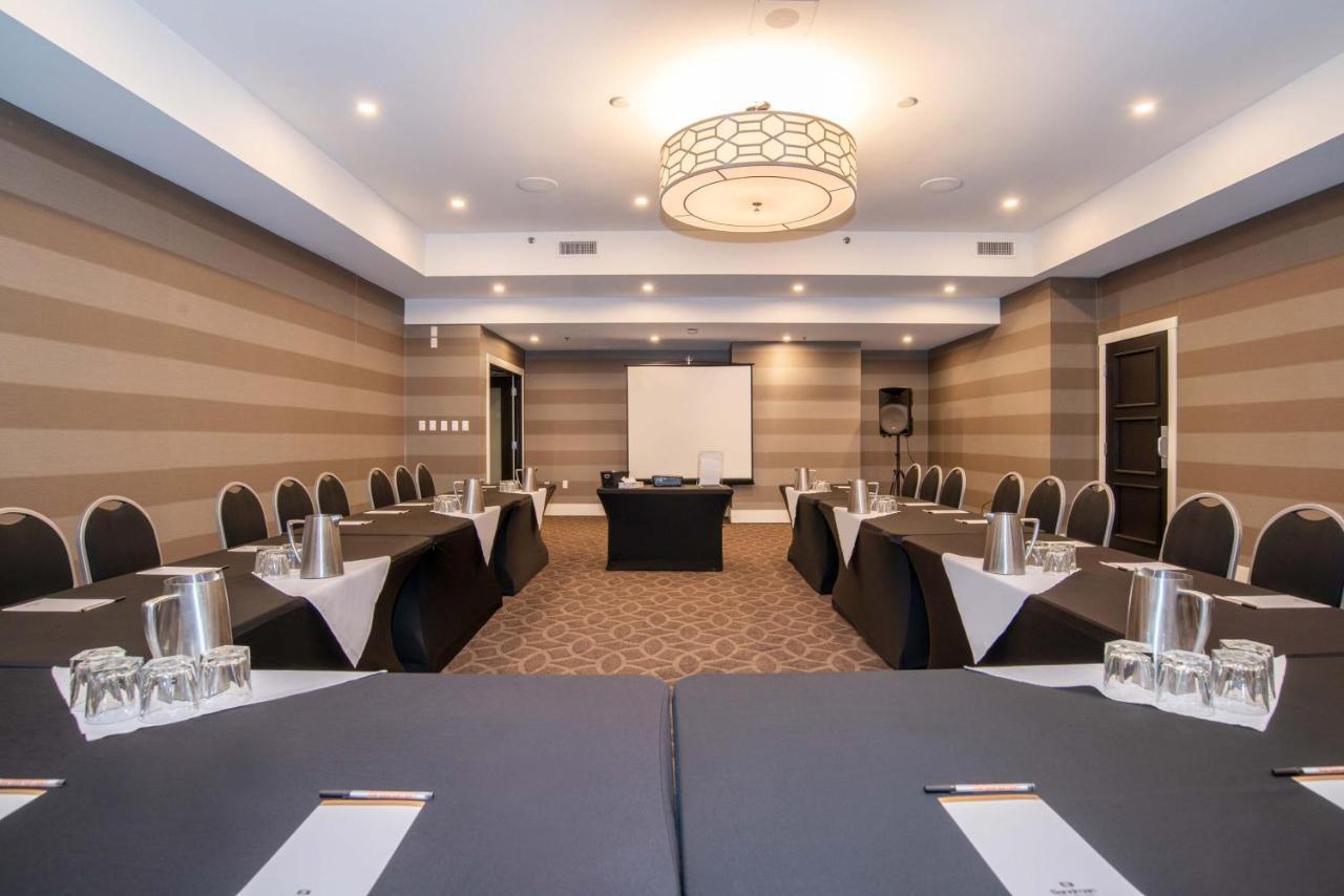 Sandman Signature Calgary Downtown Hotel Bagian luar foto
